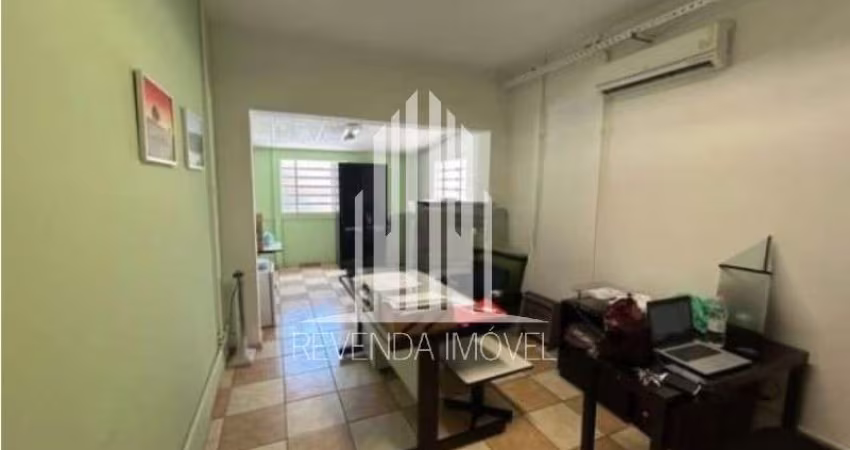 Galpão Comercial para Locação na Vila Pompéia, São Paulo-SP: 5 Salas, 2 Banheiros, 3 Vagas de Garagem e 400m² de Área.