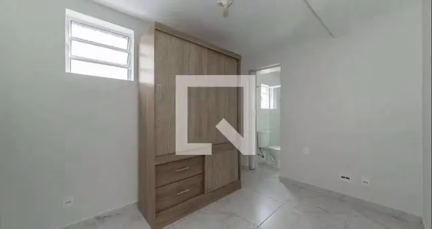Casa à Venda - Bosque da Saúde, 1 Quarto,  20 m2