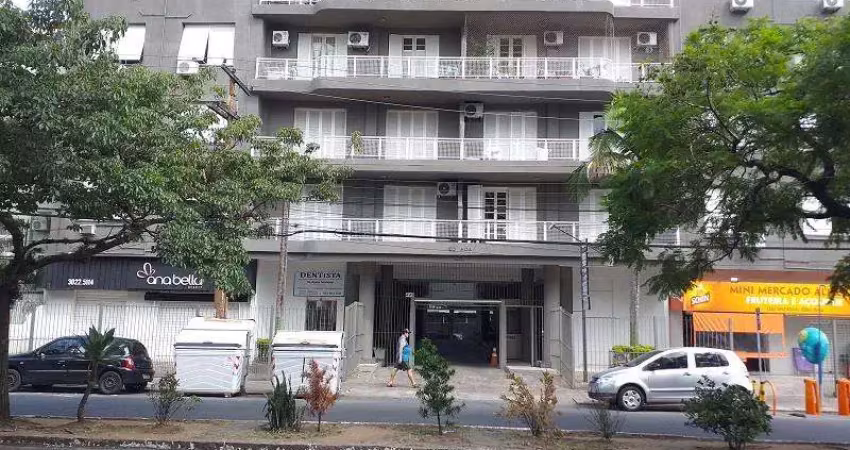 Excelente apto com 03 dormitórios , 02 salas, cozinha, banheiro e área de serviços,