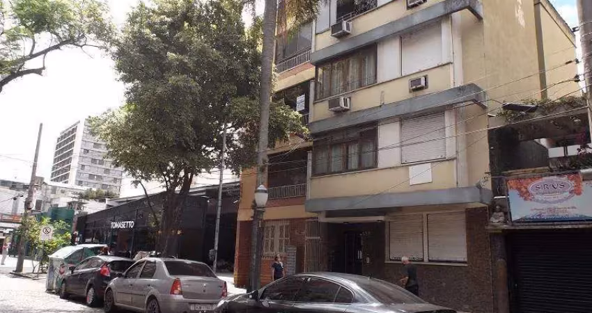 Apartamento no bairro cidade baixa com 88 m2, 2 dormitórios, sacada, ar condicionado, área de serviço, armário cozinha, banheiro privativo, banheiro social, cozinha, hall, interfone, porteiro eletrôni