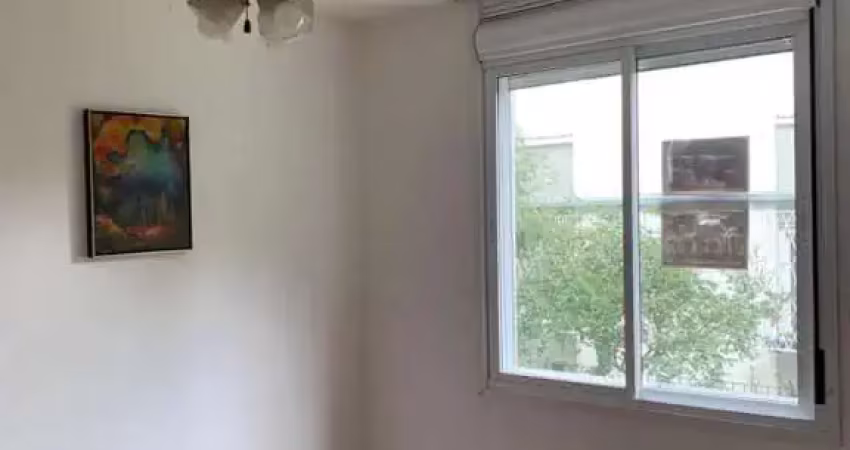 Apto , com 02 dormitórios, sala, cozinha , banheiro e área de serviços