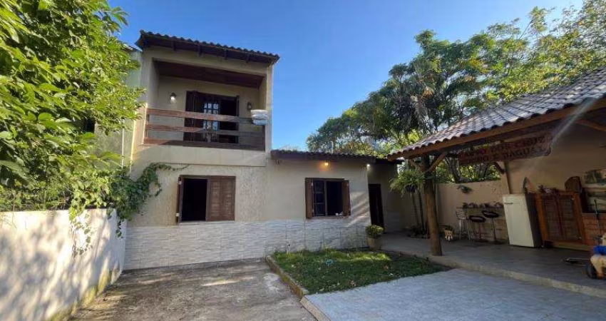 Casa com 110m², 03 dormitórios , sendo 01 Suite com sacada, ampla sala, sala se jantar , banheiro social , banheiro auxiliar, ampla cozinha , área deserviços, queosque com churrasqueira e fogão a lenh