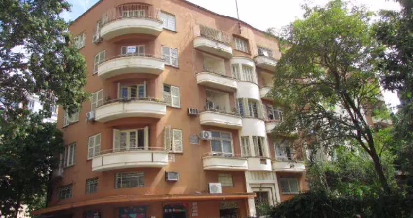 Apartamento no bairro centro com 140 m2, 3 dormitórios, sacada, área de serviço, banheiro privativo, banheiro social, cozinha, despensa, interfone, sacada, sala de estar, tanque