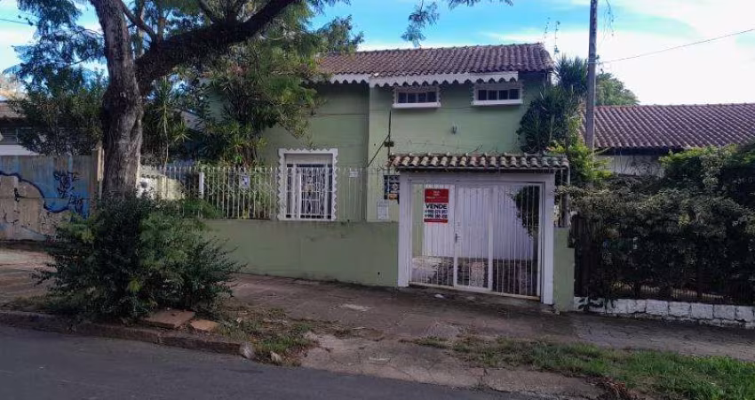 Casa no Bairro TERESOPOLIS com 260 m2, 2 dormitórios, Ar condicionado, Área de serviço, Armário cozinha, Banheiro privativo, Banheiro social, Churrasqueira, Cozinha, Lareira, Pátio, Sala de estar, Suí