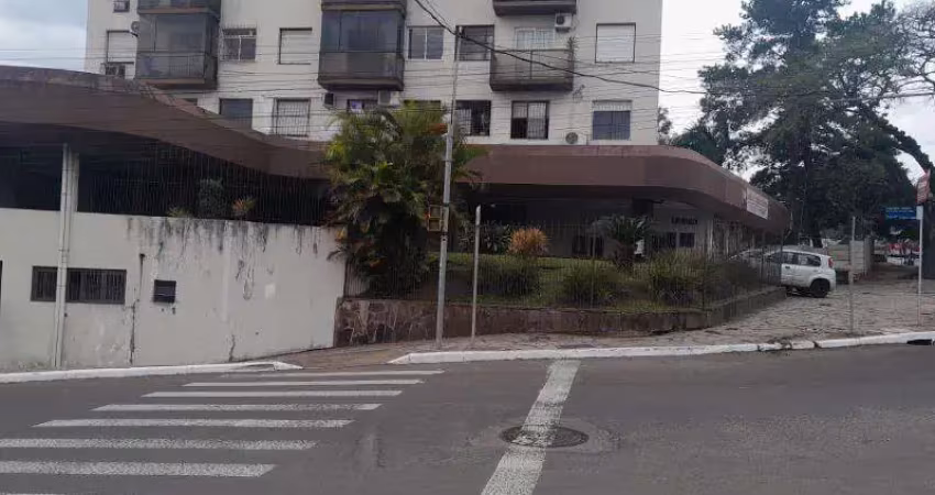 Apto com 40 m² de área útil, com  01 dormitório, sala, cozinha, banheiro e área de serviços, piso frio, ensolarado, prédio com elevador, ótima localização,