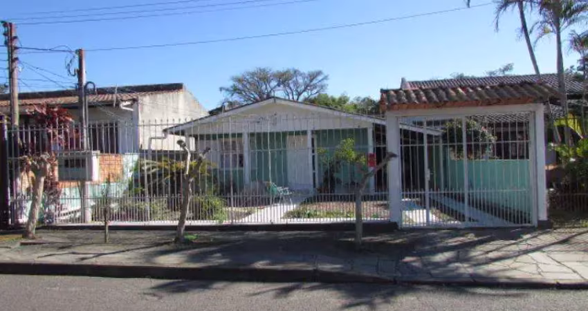 Casa no bairro vila nova, 3 dormitórios, área de serviço, banheiro social, cozinha, pátio, sala de estar, tanque