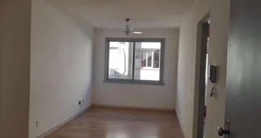 Apto com  01 dormitóride  com 47:00 m² de área privativa,  ampla sala, cozinha, banheiro e área de serviços, piso laminado,