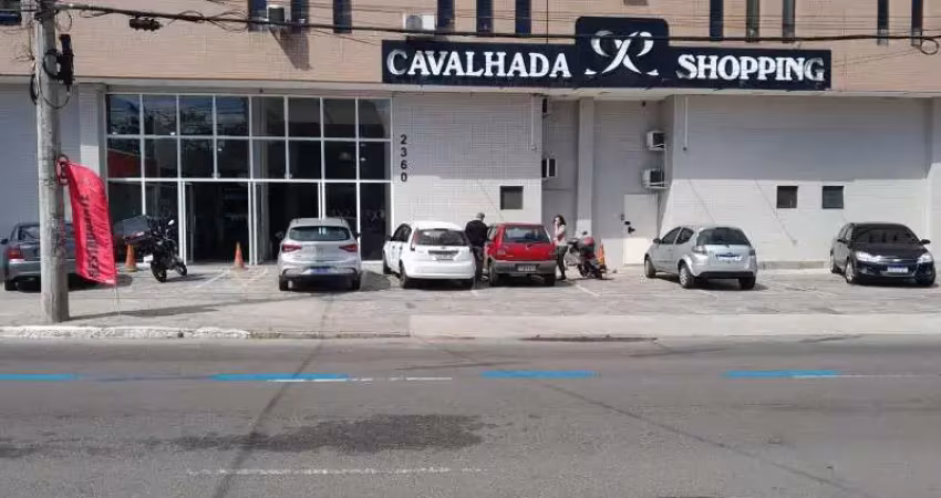 Sala comercial, com 20,70m² de área privativa, banheiro, piso frio, ar condicionado novo, de fundos , orientação solar leste., desocupada, portaria 24hs , elevador.