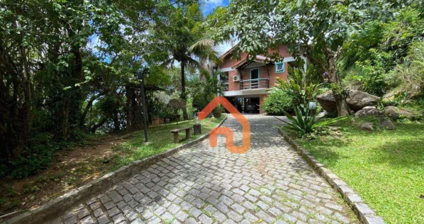 Casa para Venda com 6 quartos em São Francisco.