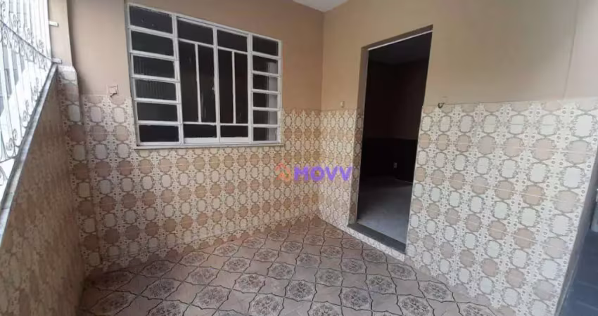 Casa de um quarto, em ótima localização na entrada do porto da pedra!!!