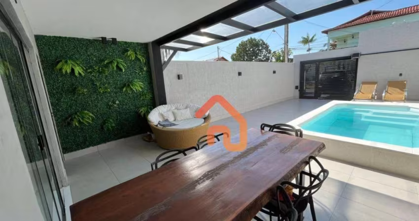 Casa finamente decorada,estilo contemporaneo localizada no inicio da praia de Piratininga, poucos metros do mar.  Decoração impecavel.