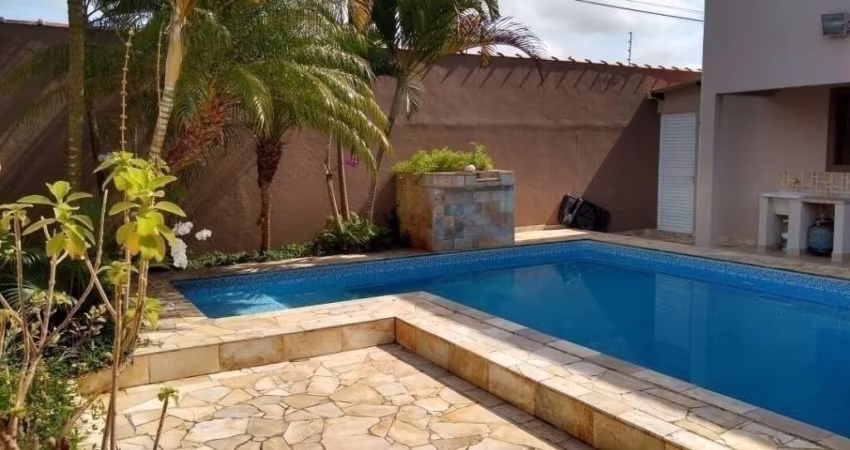 SOBRADO 3 QUARTOS SUÍTE  PISCINA E CHURRASQUEIRA 300 M MAR   ITANHAÉM SP