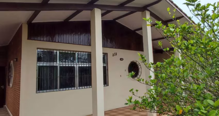 CASA 3  SUÍTES  250M MAR AMPLO TERRENO 353m²  ITANHAÉM SP