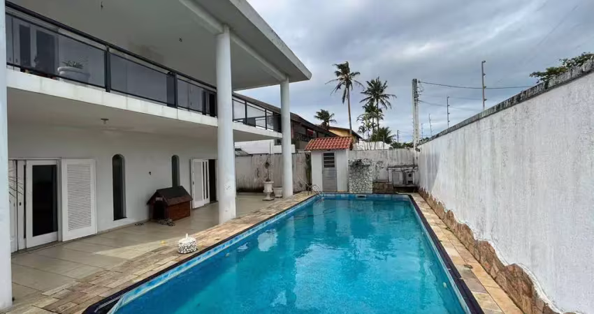 Sobradão alto padrão  8 suítes piscina enorme 100 m do mar itanhaém sp
