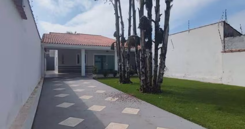 CASA EM TERRENO INTEIRO 3 QUARTOS SUÍTE A 1 QUADRA DO MAR ITANHAÉM SP