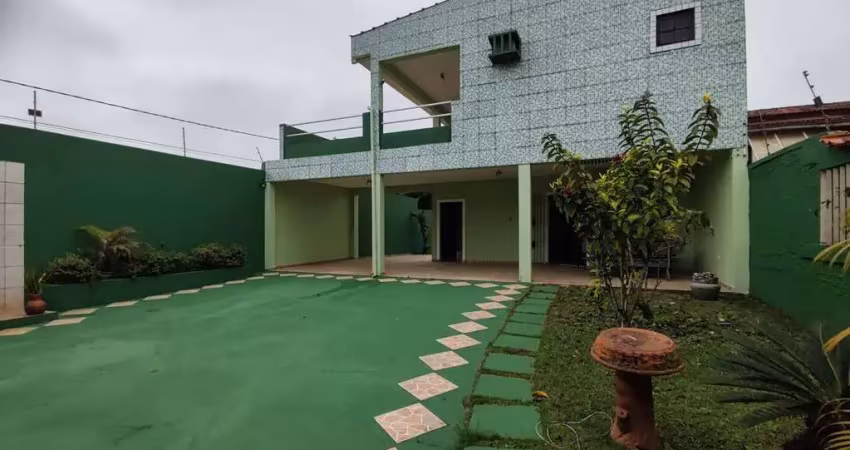 Sobrado em terreno inteiro - 2 suites ampla sacada! itanhaém/sp