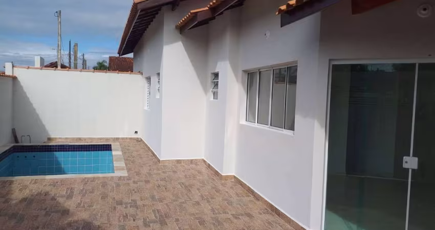 CASA NA PRAIA COM PISCINA E CHURRASQUEIRA! 3 QUARTOS - 1 SUITE ITANHAEM/SP
