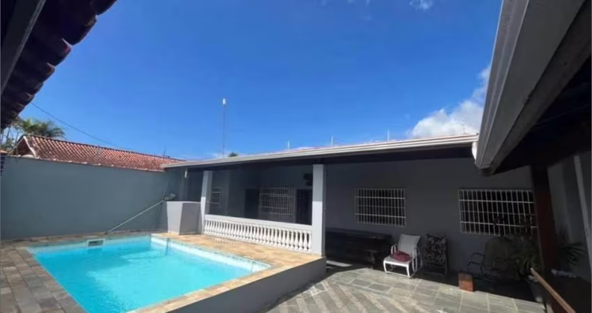 CASA NA PRAIA COM PISCINA E CHURRASQUEIRA COM FORNO E FOGÃO A LENHA