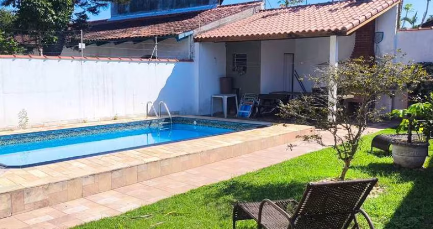 CASA MOBILIADA  3 QUARTOS PISCINA CHURRASQUEIRA 100 M DO MAR ITANHAÉM SP