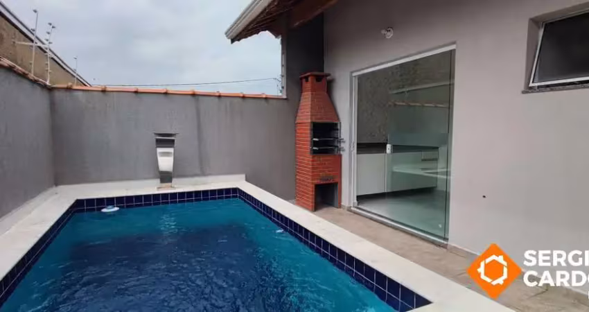 Casa em condomínio fechado diferenciado! quintal privativo com piscina!