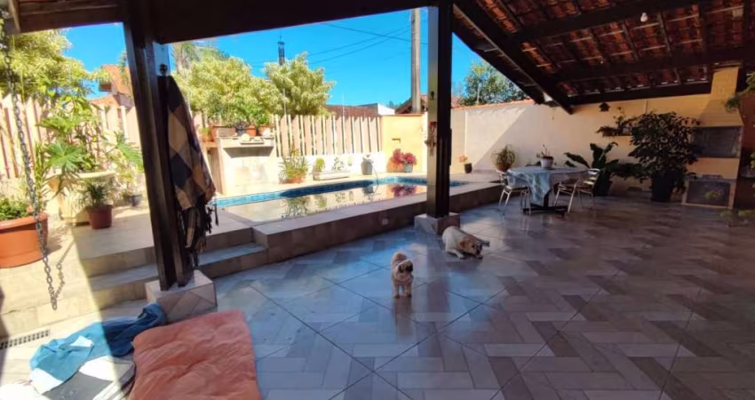 CASA  3 QUARTOS PISCINA  PERTO DA PRAIA  150M DO MAR ITANHAÉM SP
