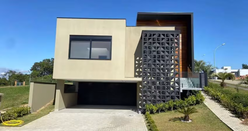 Casa de luxo em condomínio alphaville itu-sp: 4 quartos, 3 suítes, 3 salas, 4 banheiros, 4 vagas de garagem, 252m².