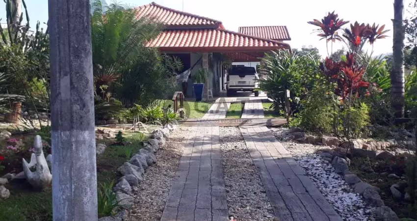 Casa em condomínio de luxo em araçoiaba da serra-sp: 5 quartos, 1 suíte, 204m² - condomínio village da serra
