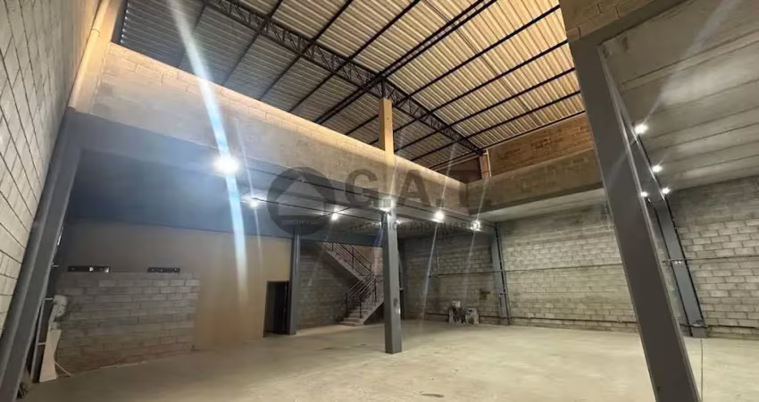 Galpão comercial para locação na vila nova sorocaba-sp: 2 salas, 2 banheiros, 5 vagas de garagem, 624m² de área.