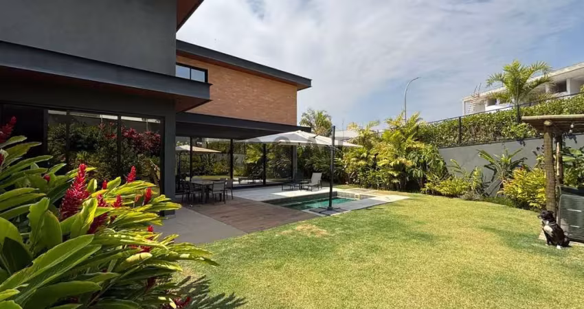Aluguel de casa em condomínio de luxo em alphaville nova esplanada, votorantim-sp: 4 quartos, 4 suítes, 3 salas, 3 banheiros, 4 vagas, 344m².