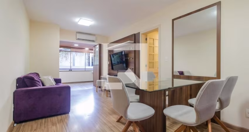 Lindo apartamento todo reformado e semi mobiliado