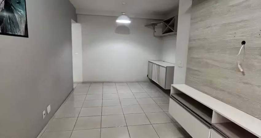 Alugo apartamento de 2 quartos com armários- condomínio mais residencial