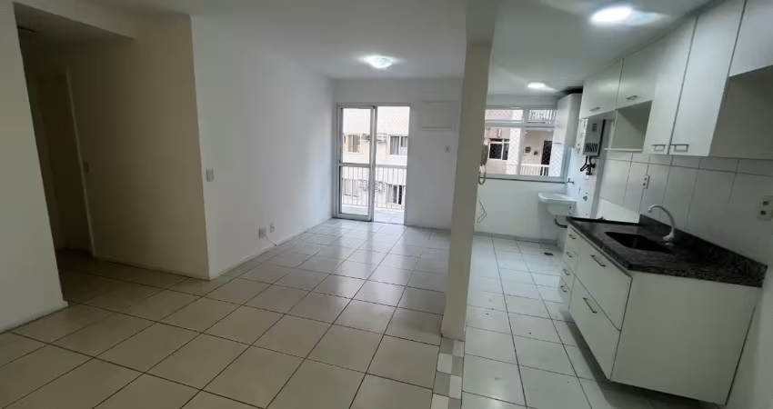 Alugo apartamento de 2 quartos com suíte no condomínio mais residencial