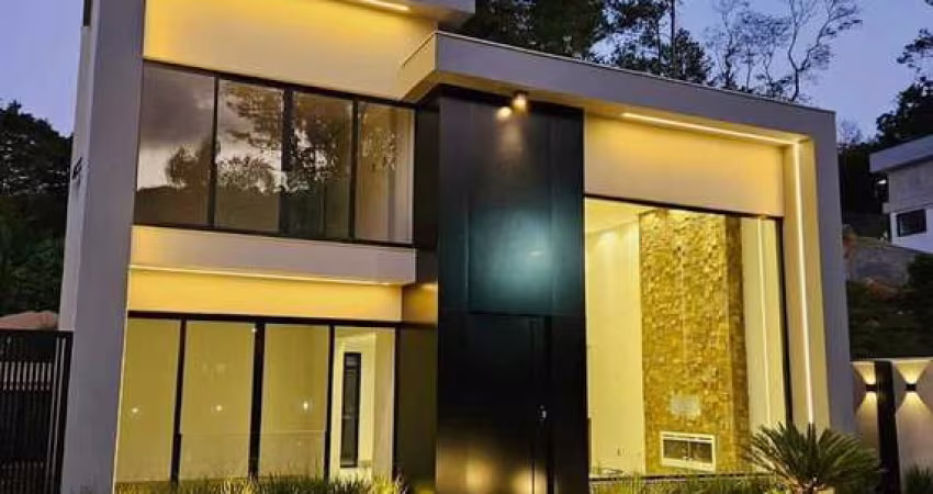 Casa á venda em Teresópolis, 3 suítes,  204 M² de área construída