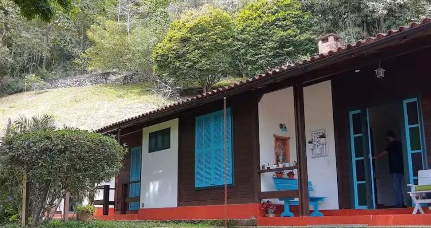 Sítio com 2 Casas à Venda em Teresópolis