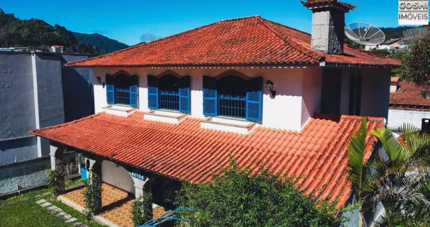 Casa em teresópolis, com 4 quartos, sendo 2 suites, 300 m²00