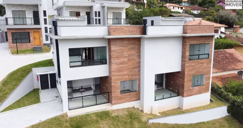 Belíssima casa duplex em local tranquilo em teresópolis