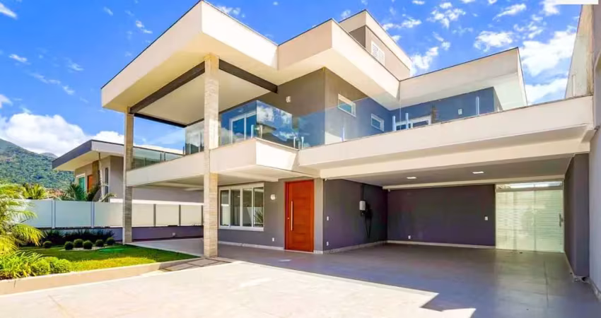 Casa em teresópolis/rj, 4 suítes, 6 banheiros com garagem para 4 carros.