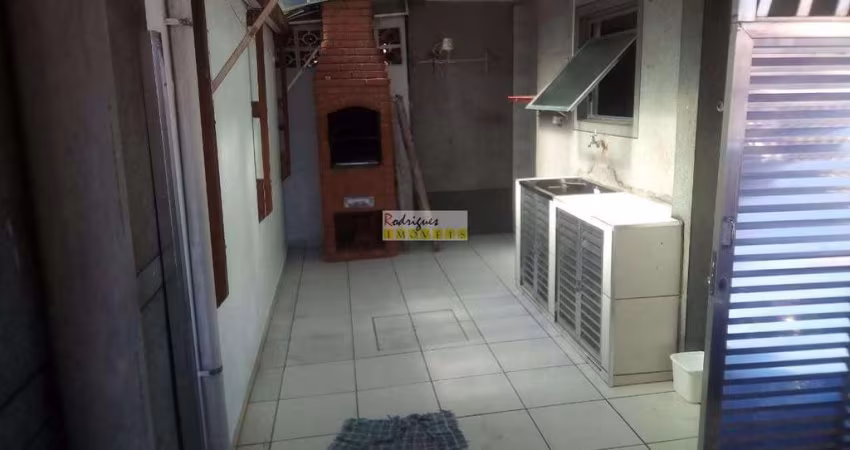Sobrado de Cond 2 dorms, vaga pra carro e moto