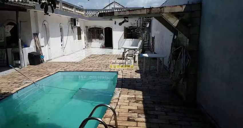 Casa térrea 3 dorms, 2 suítes, 3 vagas, piscina, área de lazer
