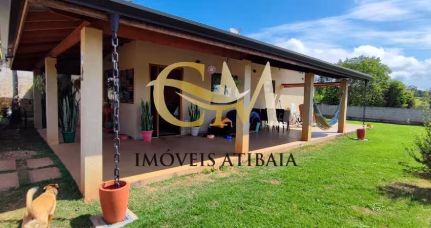 Casa em condomínio na cidade de Atibaia
