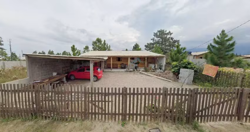 Casa Mista com Amplo Terreno - Passagem do Maciambu em Palhoça/SC