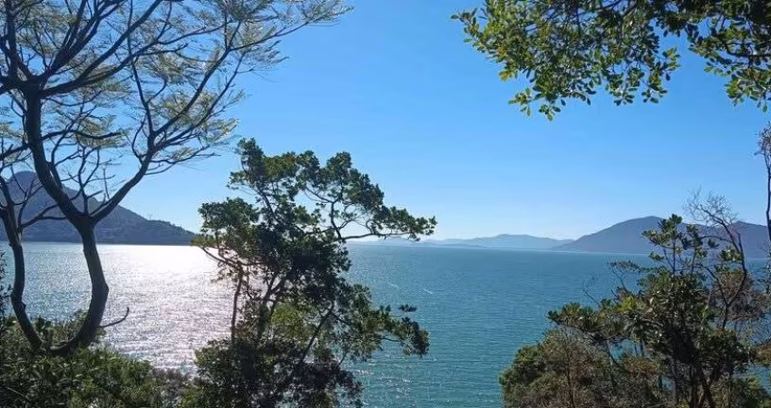 Maravilhoso Terreno com 300m² a 40 Metros do Mar na Enseada de Brito em Palhoça/SC!