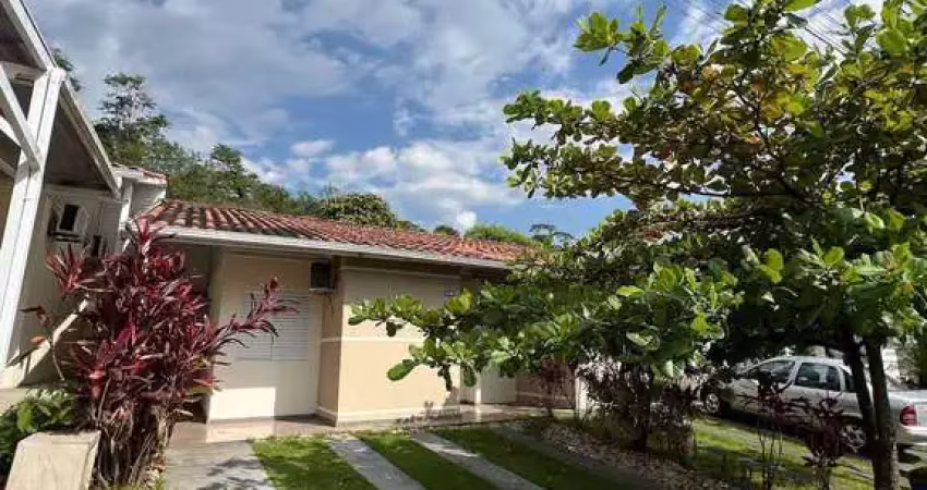 Linda casa de 3 quartos em condomínio fechado em palhoça/sc: ampla área de lazer!