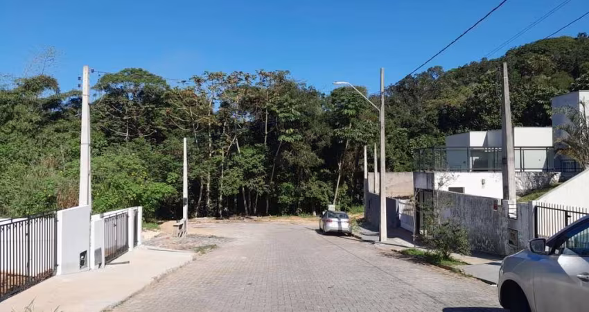 Excelente Terreno com 250m² no Alto de Potecas em São José/SC: PODE FINANCIAR!