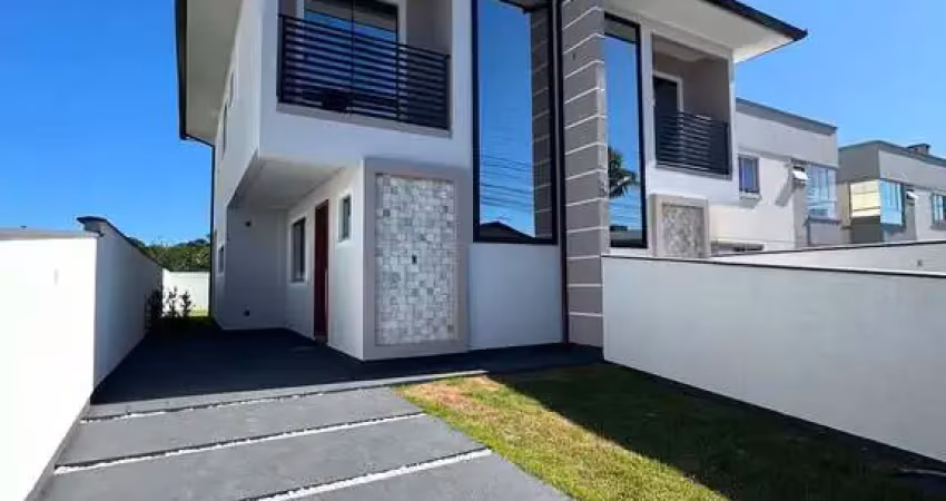 Belíssimo sobrado de alto padrão e 3 quartos (1 suíte) na barra do aririú em palhoça/sc: pode financiar!