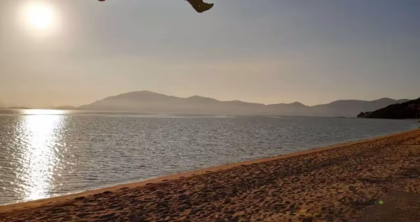 Terreno de 375m² na praia de fora em palhoça/sc - poucos metros do mar!