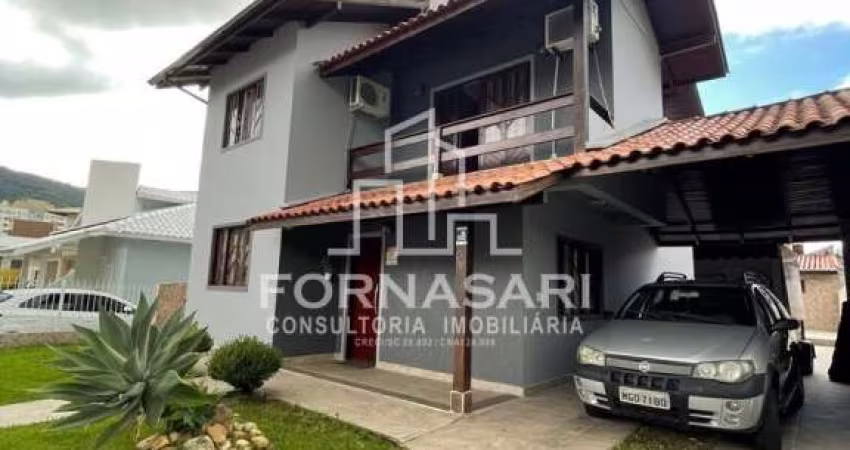Linda Casa no Bairro Pedra Branca - Palhoça/SC