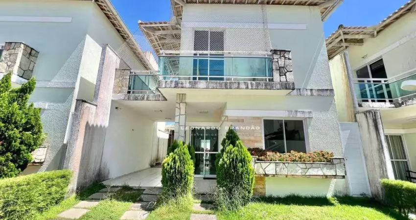 Casa duplex, 03 suítes, dependência completa, nascente em condomínio fechado