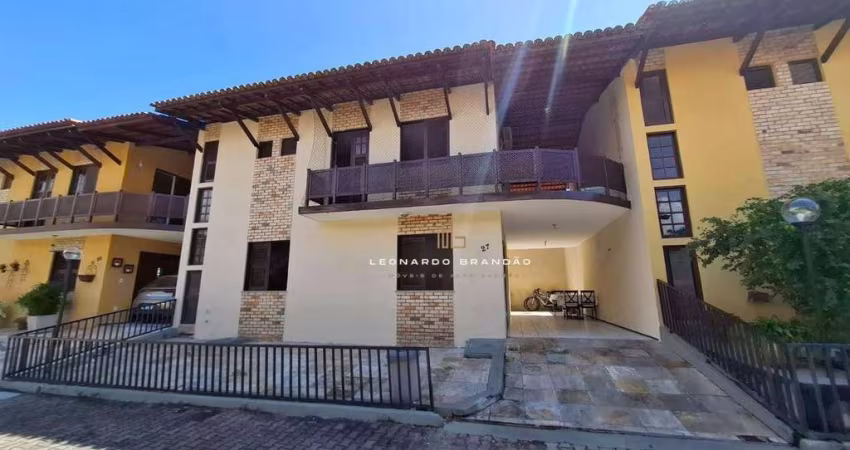 Casa duplex no charmoso Condomínio no Villa Carmel..
