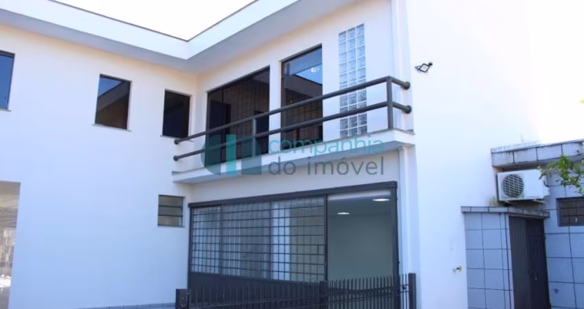 Casa com 3 quartos 399m² averbados.